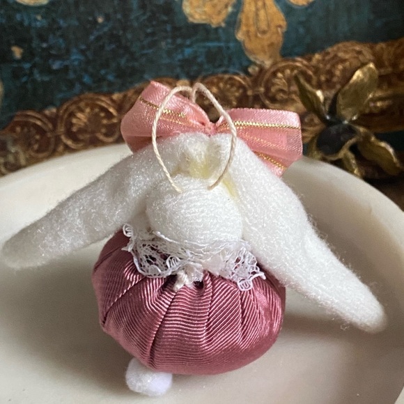 Vintage bunny ornament - Picture 4 of 4